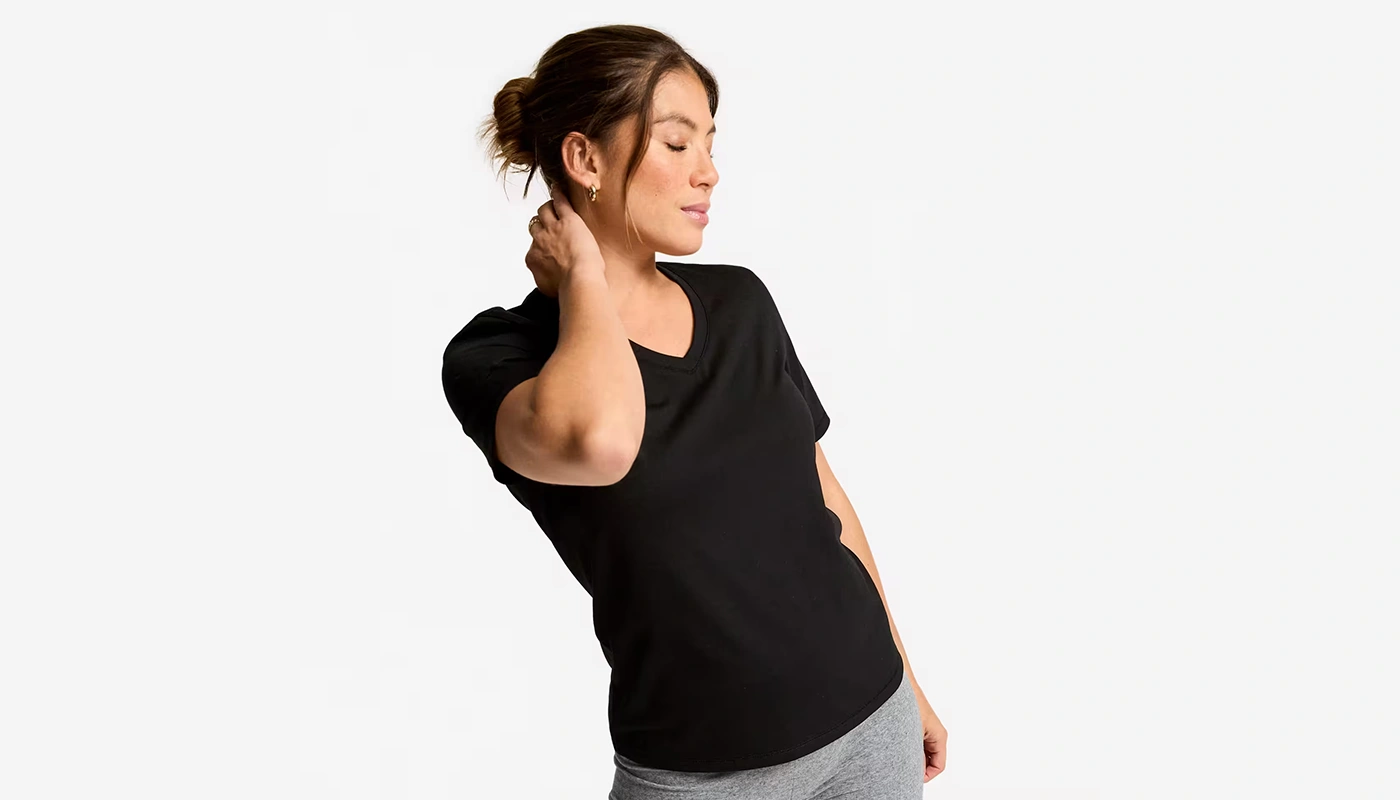 women-s-v-neck-t-shirt-coolmax-black-decathlon-highlight-1400x800.webp